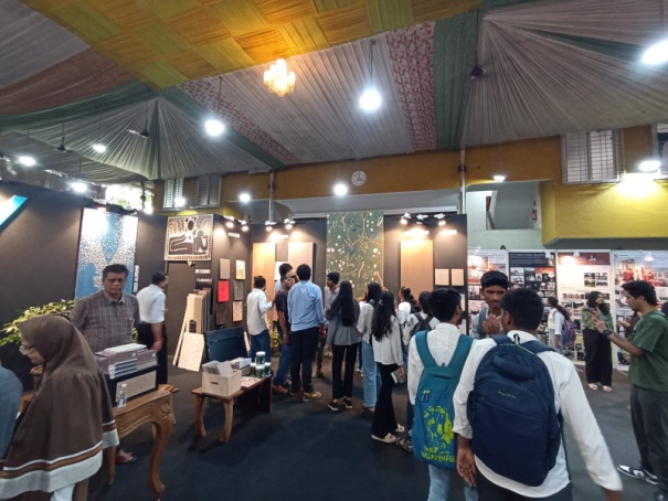 Suryadatta Students Engage with Sustainable Design at Family Interiors Expo 2024